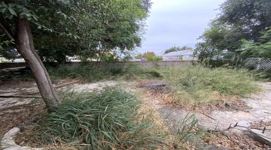 413 Corpus Christi St, Laredo, Texas 78040, 2 Bedrooms Bedrooms, 5 Rooms Rooms,1 BathroomBathrooms,Residential,For Sale,413 Corpus Christi St,20263319
