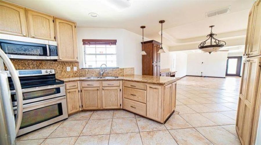 2110 Lima Lp, Laredo, Texas 78045-0000, 3 Bedrooms Bedrooms, 6 Rooms Rooms,2 BathroomsBathrooms,Residential,For Rent,2110 Lima Lp,20263322