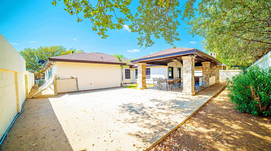 2110 Lima Lp, Laredo, Texas 78045-0000, 3 Bedrooms Bedrooms, 6 Rooms Rooms,2 BathroomsBathrooms,Residential,For Rent,2110 Lima Lp,20263322