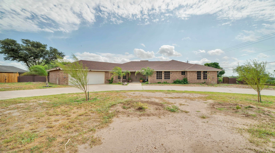 1602 2nd St, ZAPATA, Texas 78076, 3 Bedrooms Bedrooms, 5 Rooms Rooms,3 BathroomsBathrooms,Residential,For Sale,1602 2nd St,20263323