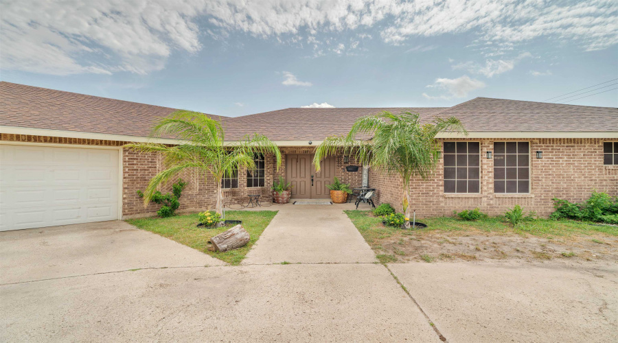 1602 2nd St, ZAPATA, Texas 78076, 3 Bedrooms Bedrooms, 5 Rooms Rooms,3 BathroomsBathrooms,Residential,For Sale,1602 2nd St,20263323