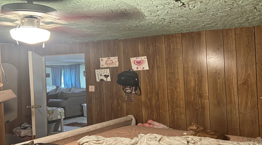 2715 Cedar Ave, Laredo, Texas 78040-0000, 4 Bedrooms Bedrooms, 5 Rooms Rooms,1 BathroomBathrooms,Residential,For Sale,2715 Cedar Ave,20263325