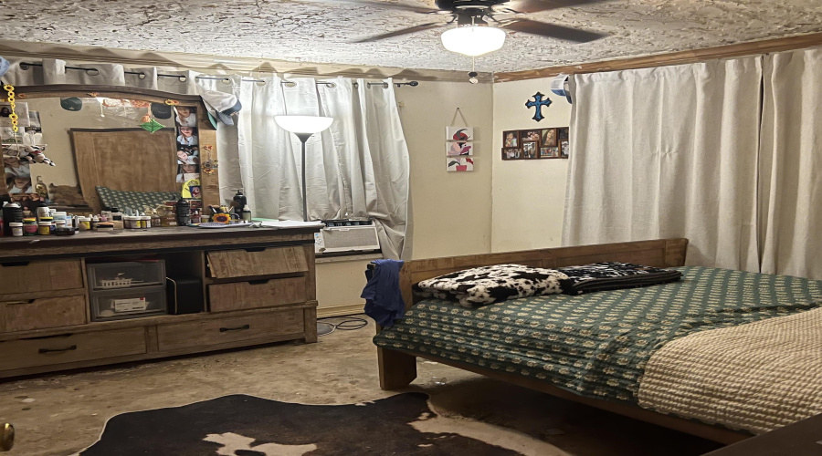 2715 Cedar Ave, Laredo, Texas 78040-0000, 4 Bedrooms Bedrooms, 5 Rooms Rooms,1 BathroomBathrooms,Residential,For Sale,2715 Cedar Ave,20263325