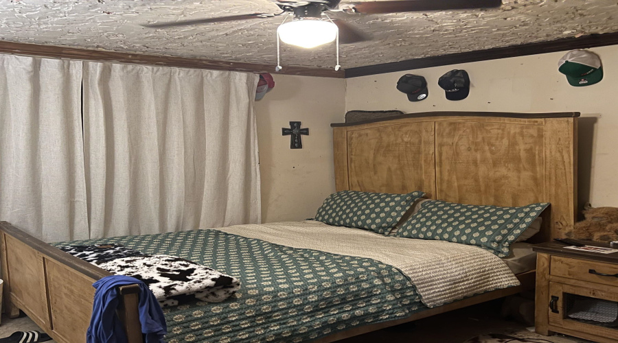 2715 Cedar Ave, Laredo, Texas 78040-0000, 4 Bedrooms Bedrooms, 5 Rooms Rooms,1 BathroomBathrooms,Residential,For Sale,2715 Cedar Ave,20263325