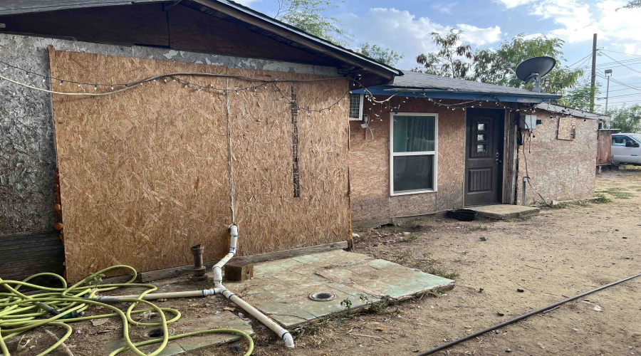 2715 Cedar Ave, Laredo, Texas 78040-0000, 4 Bedrooms Bedrooms, 5 Rooms Rooms,1 BathroomBathrooms,Residential,For Sale,2715 Cedar Ave,20263325