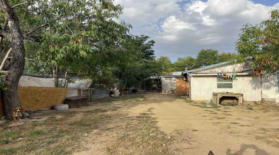 2715 Cedar Ave, Laredo, Texas 78040-0000, 4 Bedrooms Bedrooms, 5 Rooms Rooms,1 BathroomBathrooms,Residential,For Sale,2715 Cedar Ave,20263325