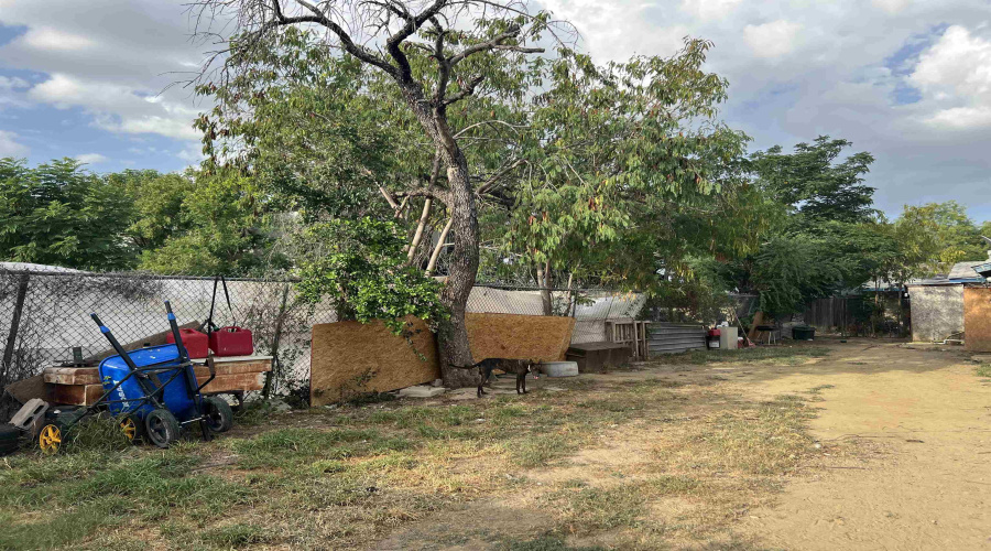 2715 Cedar Ave, Laredo, Texas 78040-0000, 4 Bedrooms Bedrooms, 5 Rooms Rooms,1 BathroomBathrooms,Residential,For Sale,2715 Cedar Ave,20263325