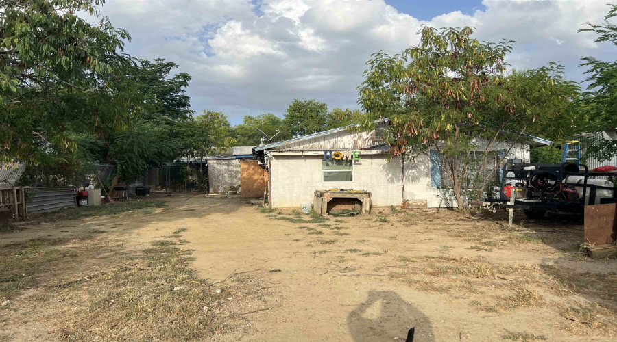 2715 Cedar Ave, Laredo, Texas 78040-0000, 4 Bedrooms Bedrooms, 5 Rooms Rooms,1 BathroomBathrooms,Residential,For Sale,2715 Cedar Ave,20263325