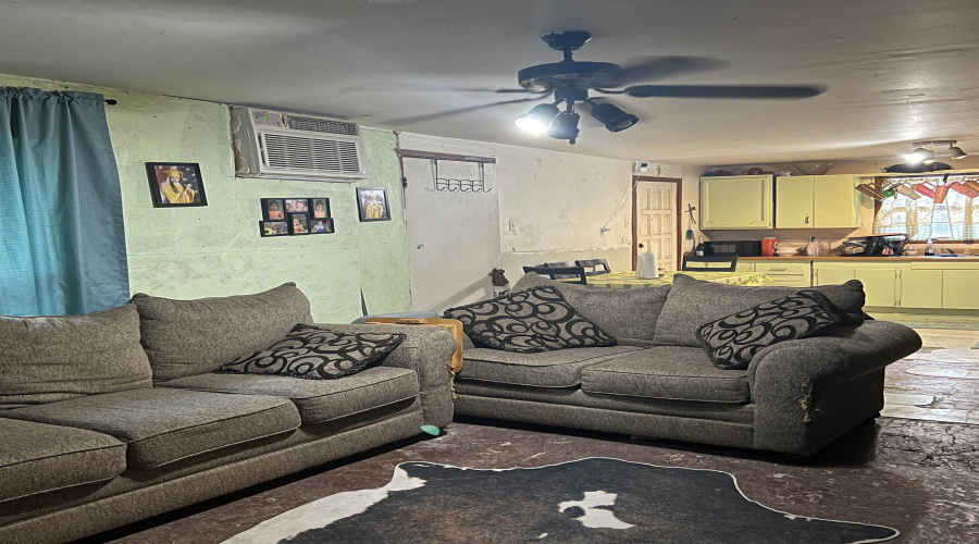 2715 Cedar Ave, Laredo, Texas 78040-0000, 4 Bedrooms Bedrooms, 5 Rooms Rooms,1 BathroomBathrooms,Residential,For Sale,2715 Cedar Ave,20263325