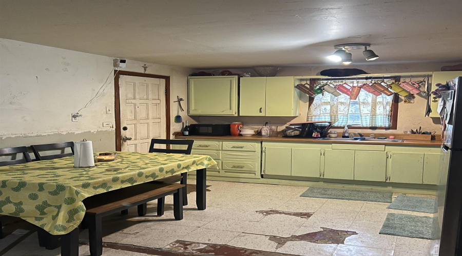 2715 Cedar Ave, Laredo, Texas 78040-0000, 4 Bedrooms Bedrooms, 5 Rooms Rooms,1 BathroomBathrooms,Residential,For Sale,2715 Cedar Ave,20263325