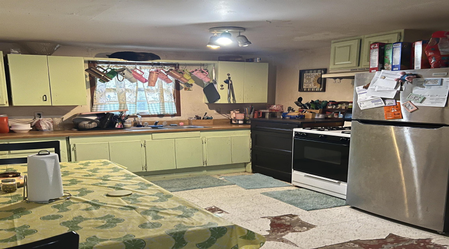 2715 Cedar Ave, Laredo, Texas 78040-0000, 4 Bedrooms Bedrooms, 5 Rooms Rooms,1 BathroomBathrooms,Residential,For Sale,2715 Cedar Ave,20263325