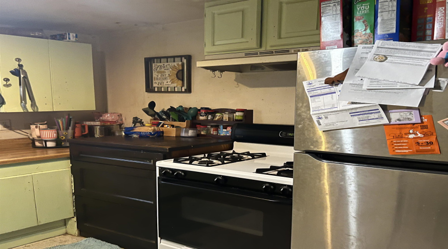 2715 Cedar Ave, Laredo, Texas 78040-0000, 4 Bedrooms Bedrooms, 5 Rooms Rooms,1 BathroomBathrooms,Residential,For Sale,2715 Cedar Ave,20263325