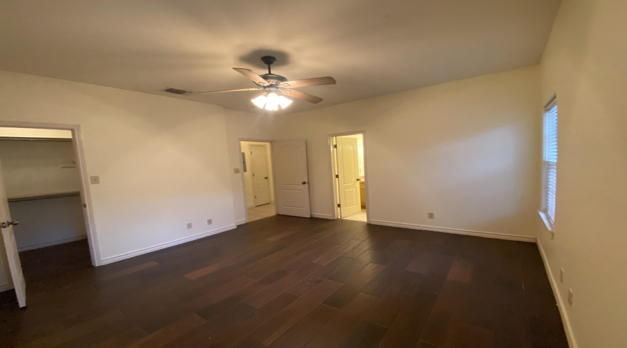 9804 Cantera Ct, LAREDO, Texas 78045, 3 Bedrooms Bedrooms, 4 Rooms Rooms,2 BathroomsBathrooms,Residential,For Sale,9804 Cantera Ct,20263327