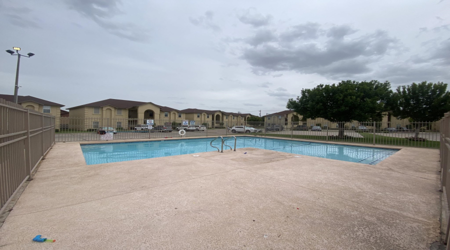 9804 Cantera Ct, LAREDO, Texas 78045, 3 Bedrooms Bedrooms, 4 Rooms Rooms,2 BathroomsBathrooms,Residential,For Sale,9804 Cantera Ct,20263327
