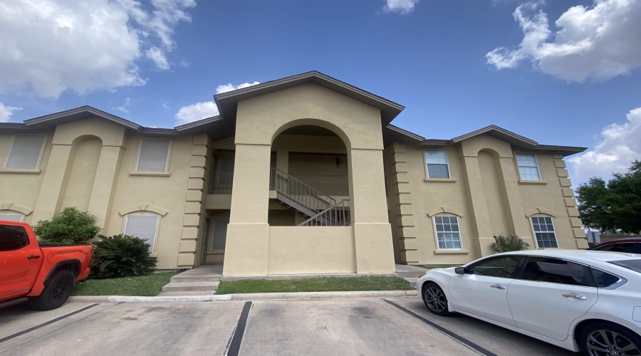 9804 Cantera Ct, LAREDO, Texas 78045, 3 Bedrooms Bedrooms, 4 Rooms Rooms,2 BathroomsBathrooms,Residential,For Sale,9804 Cantera Ct,20263327