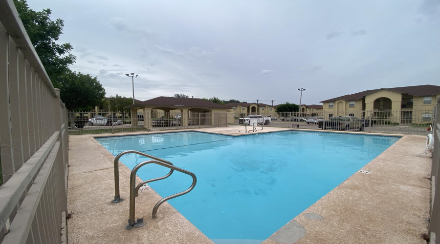 9804 Cantera Ct, LAREDO, Texas 78045, 3 Bedrooms Bedrooms, 4 Rooms Rooms,2 BathroomsBathrooms,Residential,For Sale,9804 Cantera Ct,20263327