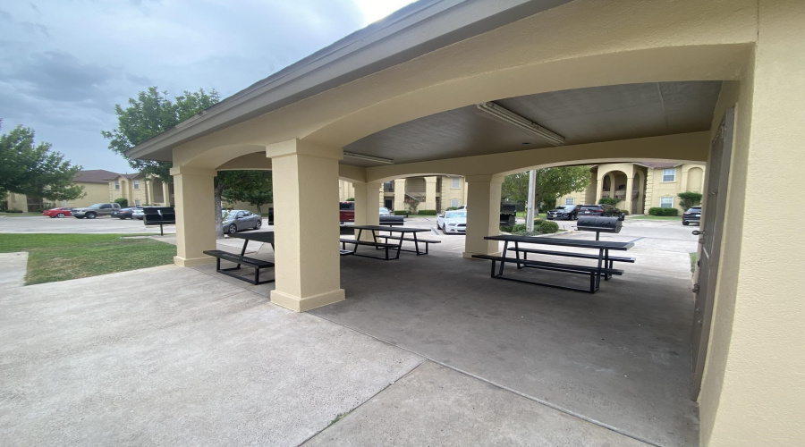 9804 Cantera Ct, LAREDO, Texas 78045, 3 Bedrooms Bedrooms, 4 Rooms Rooms,2 BathroomsBathrooms,Residential,For Sale,9804 Cantera Ct,20263327