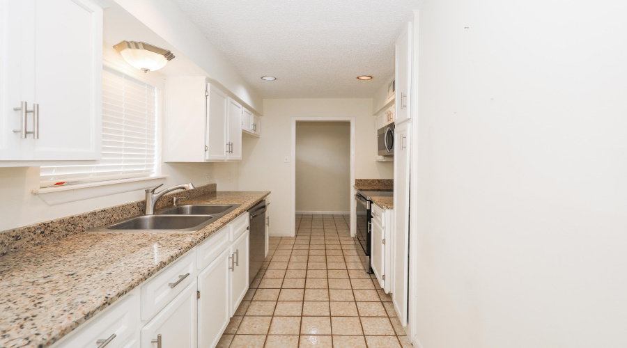 132 Martingale Ln, Laredo, Texas 78041-2231, 3 Bedrooms Bedrooms, 7 Rooms Rooms,2 BathroomsBathrooms,Residential,For Sale,132 Martingale Ln,20263335