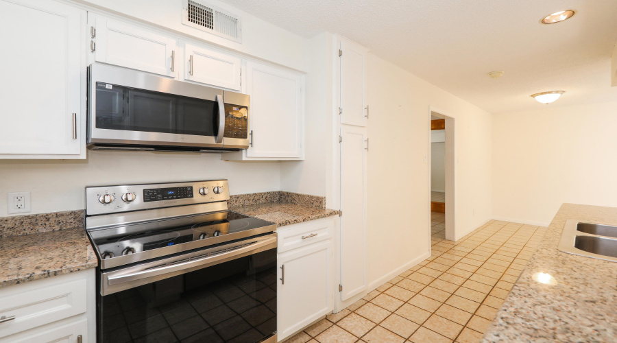 132 Martingale Ln, Laredo, Texas 78041-2231, 3 Bedrooms Bedrooms, 7 Rooms Rooms,2 BathroomsBathrooms,Residential,For Sale,132 Martingale Ln,20263335