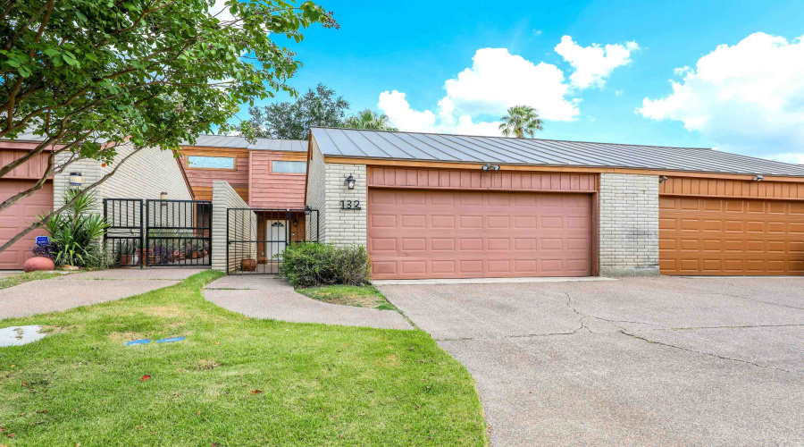 132 Martingale Ln, Laredo, Texas 78041-2231, 3 Bedrooms Bedrooms, 7 Rooms Rooms,2 BathroomsBathrooms,Residential,For Sale,132 Martingale Ln,20263335