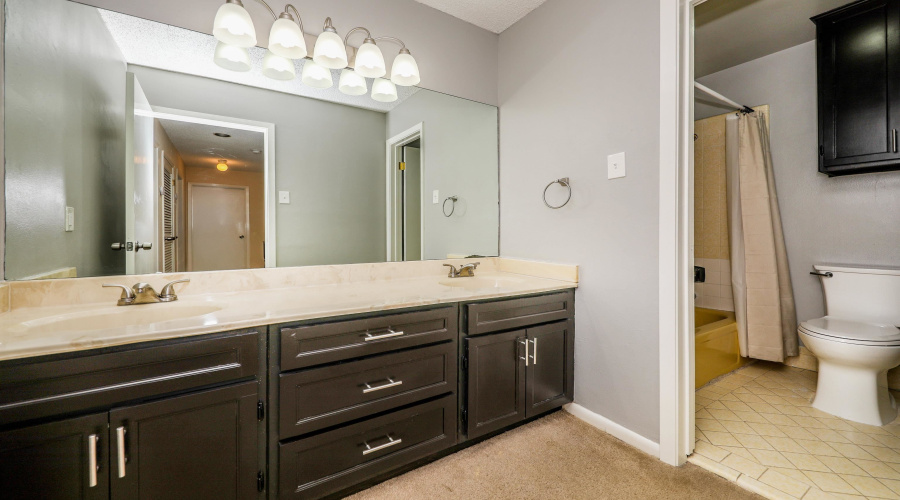 132 Martingale Ln, Laredo, Texas 78041-2231, 3 Bedrooms Bedrooms, 7 Rooms Rooms,2 BathroomsBathrooms,Residential,For Sale,132 Martingale Ln,20263335