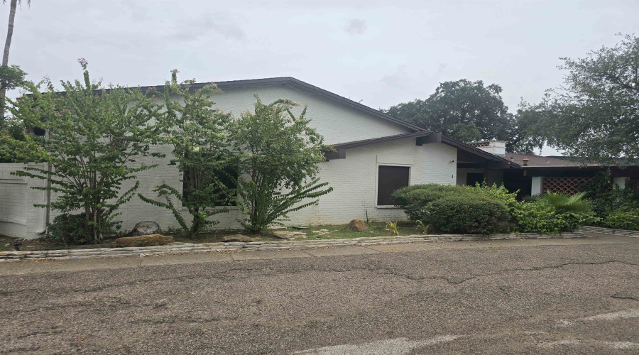 2 McPherson Dr, LAREDO, Texas 78041, 3 Bedrooms Bedrooms, 6 Rooms Rooms,3 BathroomsBathrooms,Residential,For Sale,2 McPherson Dr,20263336