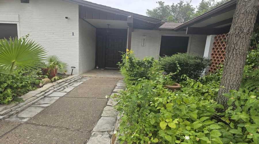 2 McPherson Dr, LAREDO, Texas 78041, 3 Bedrooms Bedrooms, 6 Rooms Rooms,3 BathroomsBathrooms,Residential,For Sale,2 McPherson Dr,20263336