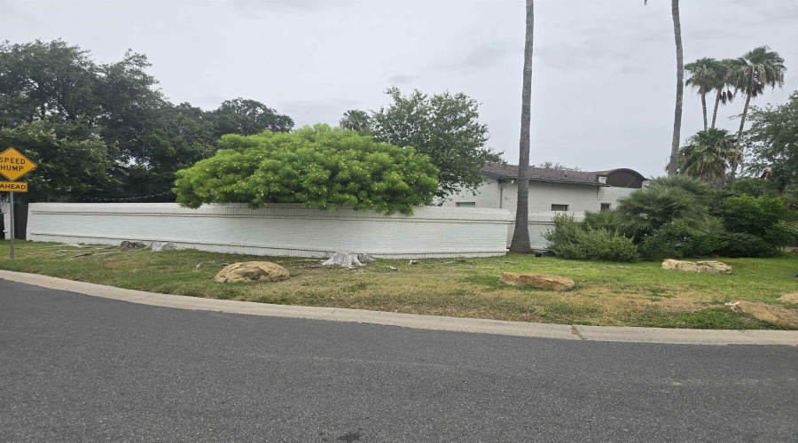 2 McPherson Dr, LAREDO, Texas 78041, 3 Bedrooms Bedrooms, 6 Rooms Rooms,3 BathroomsBathrooms,Residential,For Sale,2 McPherson Dr,20263336