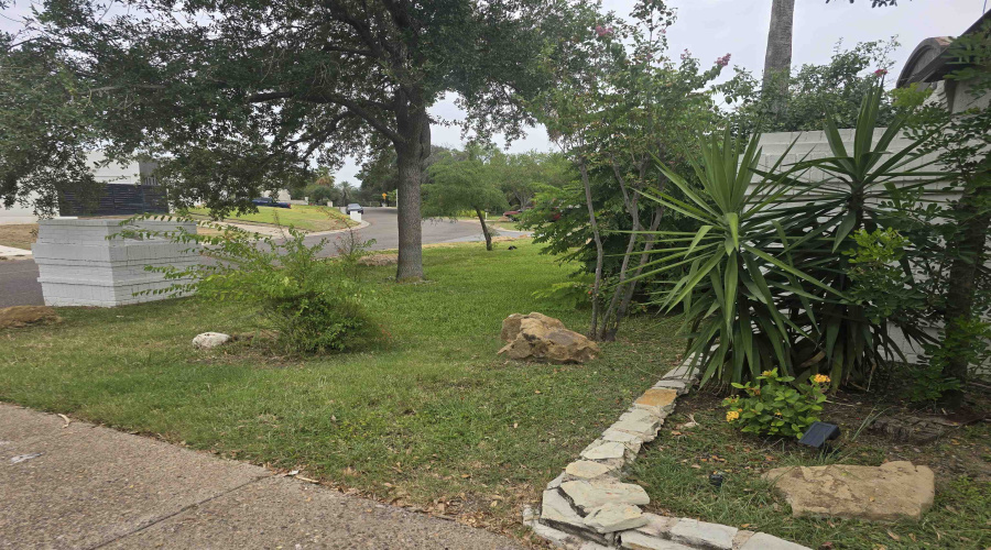2 McPherson Dr, LAREDO, Texas 78041, 3 Bedrooms Bedrooms, 6 Rooms Rooms,3 BathroomsBathrooms,Residential,For Sale,2 McPherson Dr,20263336