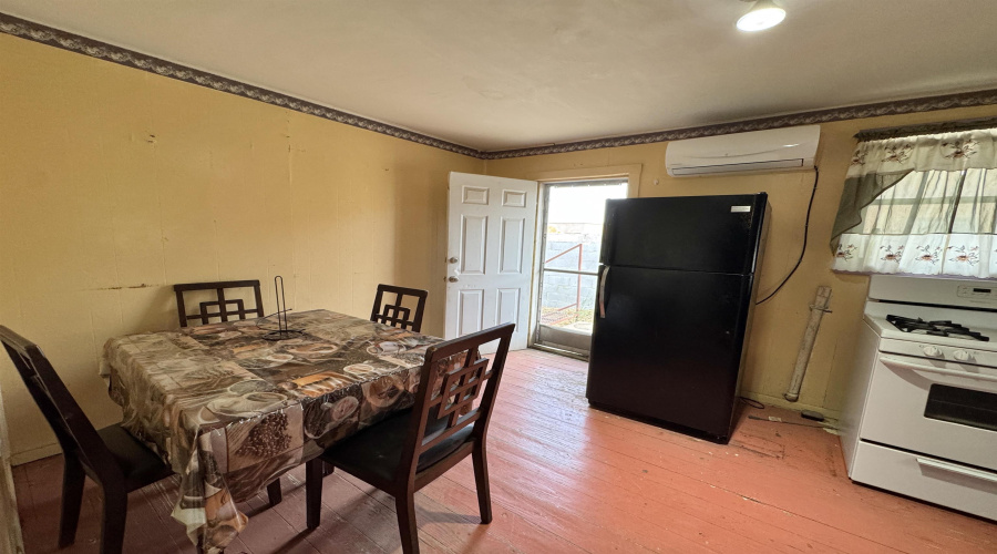 2206 Hidalgo Blvd., ZAPATA, Texas 78076, 3 Bedrooms Bedrooms, 5 Rooms Rooms,1 BathroomBathrooms,Residential,For Sale,2206 Hidalgo Blvd.,20263338