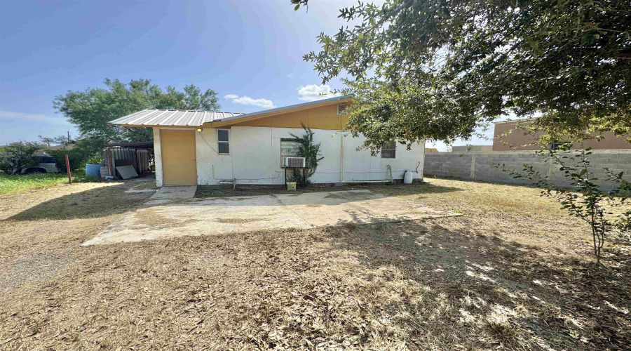 2206 Hidalgo Blvd., ZAPATA, Texas 78076, 3 Bedrooms Bedrooms, 5 Rooms Rooms,1 BathroomBathrooms,Residential,For Sale,2206 Hidalgo Blvd.,20263338