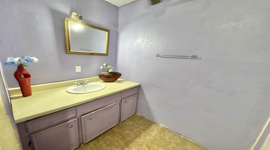 2206 Hidalgo Blvd., ZAPATA, Texas 78076, 3 Bedrooms Bedrooms, 5 Rooms Rooms,1 BathroomBathrooms,Residential,For Sale,2206 Hidalgo Blvd.,20263338