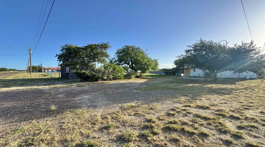 2206 Hidalgo Blvd., ZAPATA, Texas 78076, 3 Bedrooms Bedrooms, 5 Rooms Rooms,1 BathroomBathrooms,Residential,For Sale,2206 Hidalgo Blvd.,20263338