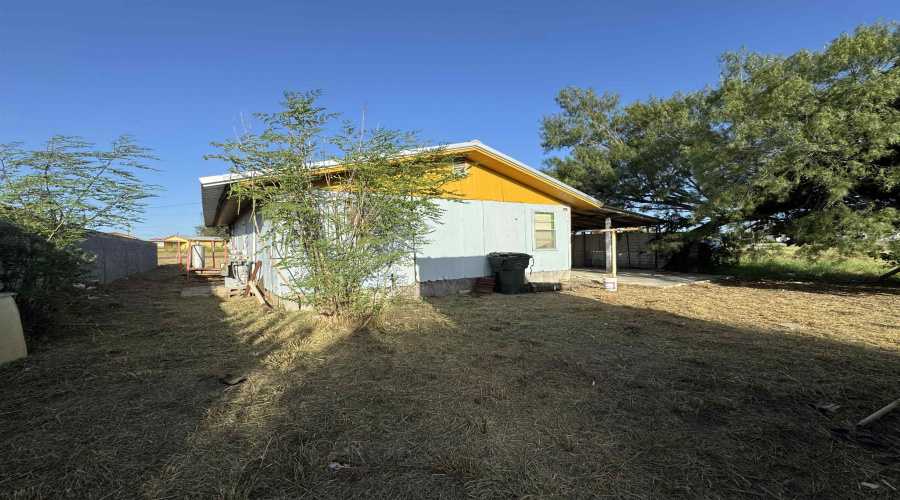 2206 Hidalgo Blvd., ZAPATA, Texas 78076, 3 Bedrooms Bedrooms, 5 Rooms Rooms,1 BathroomBathrooms,Residential,For Sale,2206 Hidalgo Blvd.,20263338
