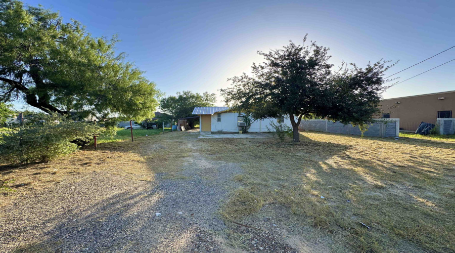 2206 Hidalgo Blvd., ZAPATA, Texas 78076, 3 Bedrooms Bedrooms, 5 Rooms Rooms,1 BathroomBathrooms,Residential,For Sale,2206 Hidalgo Blvd.,20263338