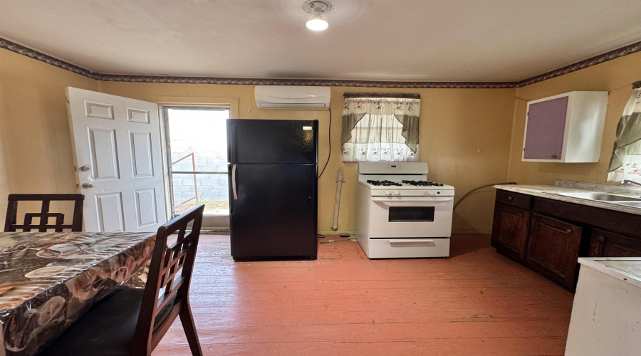 2206 Hidalgo Blvd., ZAPATA, Texas 78076, 3 Bedrooms Bedrooms, 5 Rooms Rooms,1 BathroomBathrooms,Residential,For Sale,2206 Hidalgo Blvd.,20263338