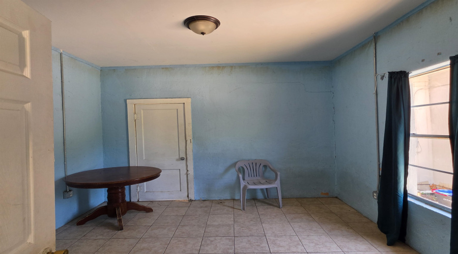 211 Iturbide St, Laredo, Texas 78040, ,Multi-family,For Sale,211 Iturbide St,20263343