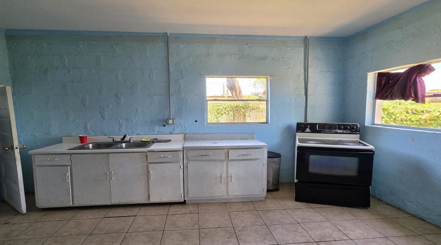 211 Iturbide St, Laredo, Texas 78040, ,Multi-family,For Sale,211 Iturbide St,20263343