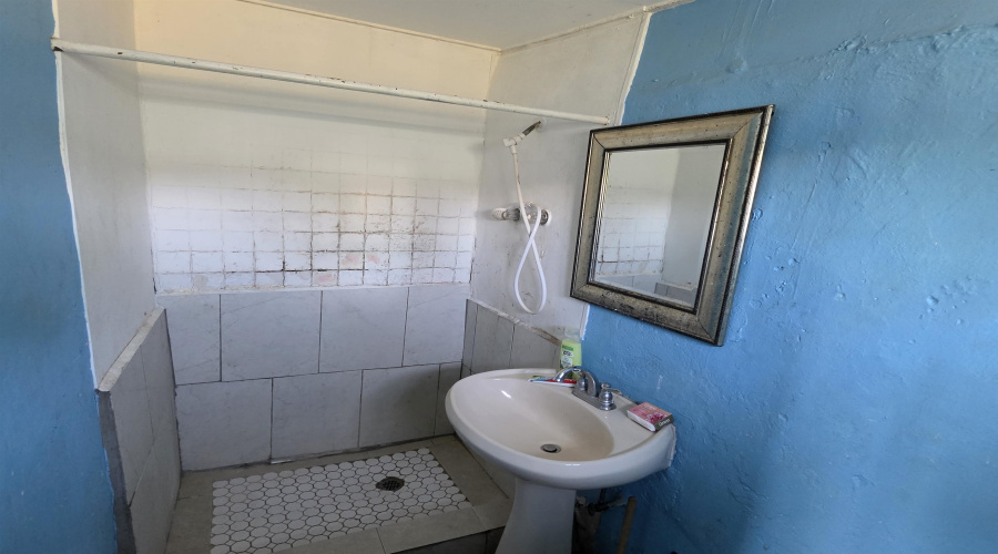 211 Iturbide St, Laredo, Texas 78040, ,Multi-family,For Sale,211 Iturbide St,20263343