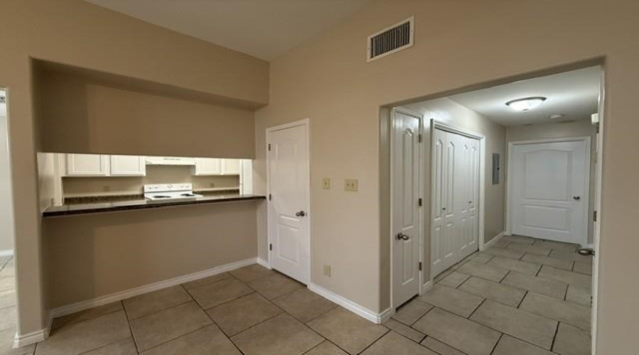 2720 Camelot Dr, Laredo, Texas 78041, 1 Bedroom Bedrooms, 3 Rooms Rooms,2 BathroomsBathrooms,Residential,For Rent,2720 Camelot Dr,20263340