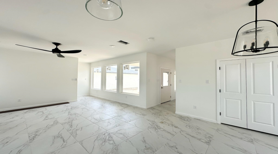 1636 Secretaria Ln., Laredo, Texas 78046, 3 Bedrooms Bedrooms, 5 Rooms Rooms,2 BathroomsBathrooms,Residential,For Sale,1636 Secretaria Ln.,20263342