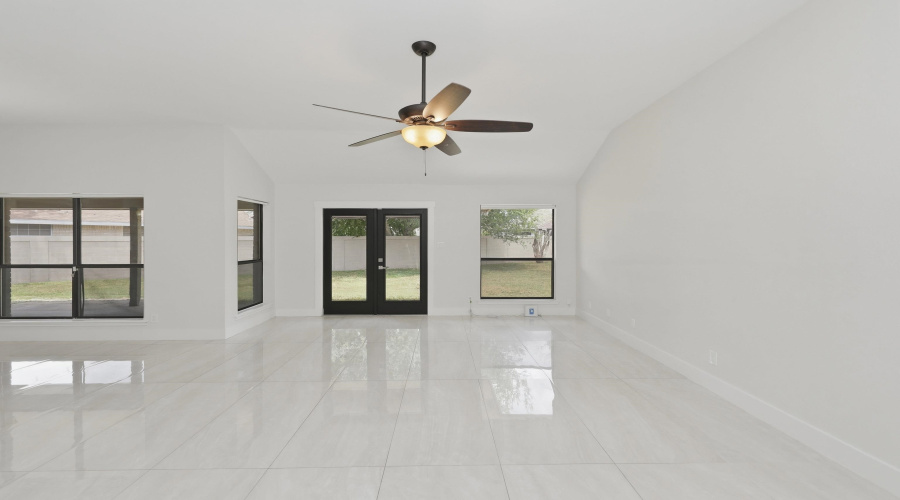 1147 Quail Hollow Lp, Laredo, Texas 78045, 4 Bedrooms Bedrooms, 8 Rooms Rooms,3 BathroomsBathrooms,Residential,For Sale,1147 Quail Hollow Lp,20263345