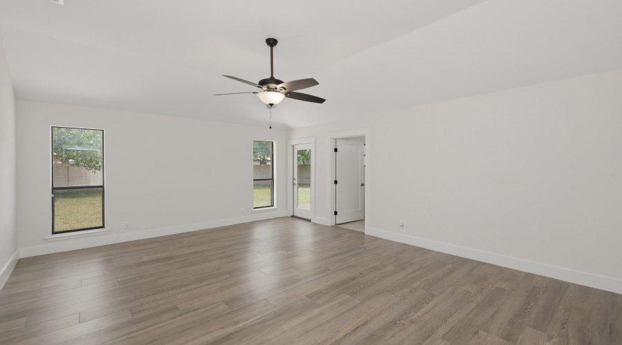 1147 Quail Hollow Lp, Laredo, Texas 78045, 4 Bedrooms Bedrooms, 8 Rooms Rooms,3 BathroomsBathrooms,Residential,For Sale,1147 Quail Hollow Lp,20263345