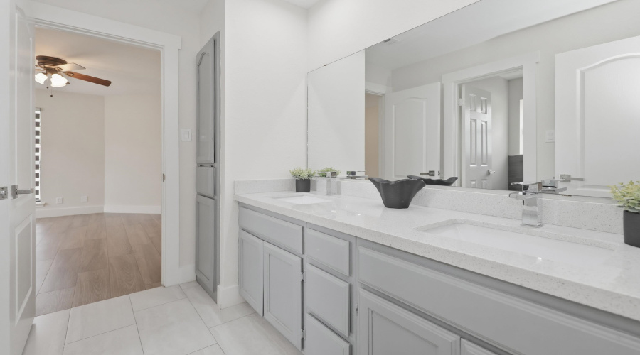 1147 Quail Hollow Lp, Laredo, Texas 78045, 4 Bedrooms Bedrooms, 8 Rooms Rooms,3 BathroomsBathrooms,Residential,For Sale,1147 Quail Hollow Lp,20263345