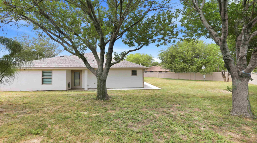 1147 Quail Hollow Lp, Laredo, Texas 78045, 4 Bedrooms Bedrooms, 8 Rooms Rooms,3 BathroomsBathrooms,Residential,For Sale,1147 Quail Hollow Lp,20263345