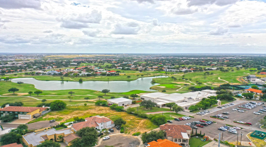 1147 Quail Hollow Lp, Laredo, Texas 78045, 4 Bedrooms Bedrooms, 8 Rooms Rooms,3 BathroomsBathrooms,Residential,For Sale,1147 Quail Hollow Lp,20263345