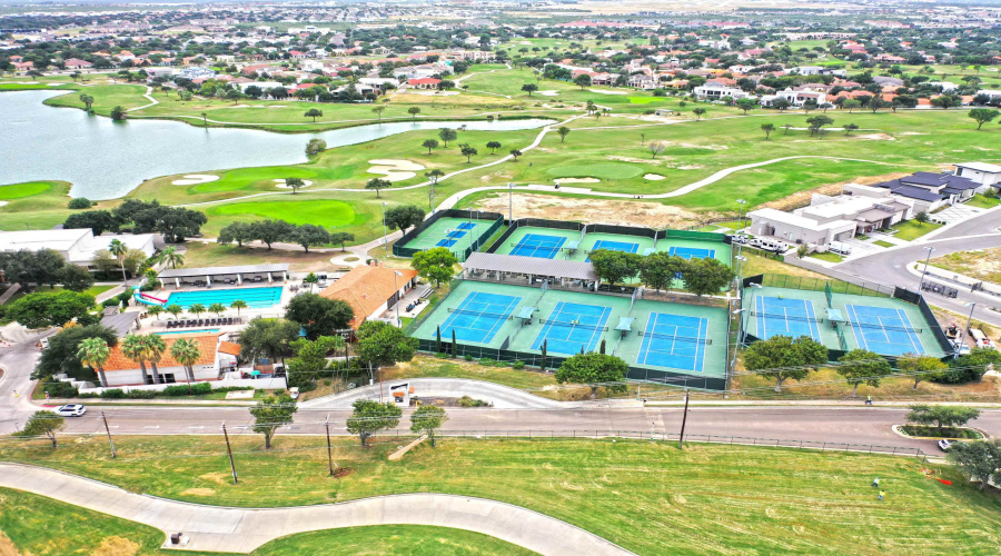 1147 Quail Hollow Lp, Laredo, Texas 78045, 4 Bedrooms Bedrooms, 8 Rooms Rooms,3 BathroomsBathrooms,Residential,For Sale,1147 Quail Hollow Lp,20263345