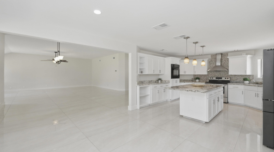 1147 Quail Hollow Lp, Laredo, Texas 78045, 4 Bedrooms Bedrooms, 8 Rooms Rooms,3 BathroomsBathrooms,Residential,For Sale,1147 Quail Hollow Lp,20263345