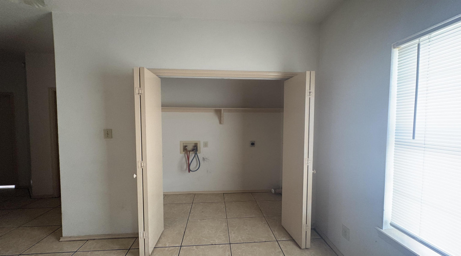 4419 Springfield Ave, Laredo, Texas 78041, 2 Bedrooms Bedrooms, 3 Rooms Rooms,1 BathroomBathrooms,Residential,For Rent,4419 Springfield Ave,20263349
