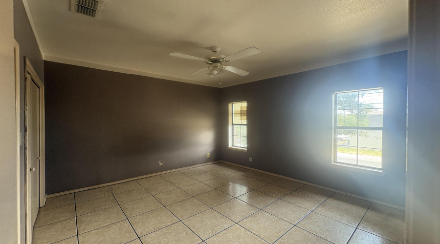 4419 Springfield Ave, Laredo, Texas 78041, 2 Bedrooms Bedrooms, 3 Rooms Rooms,1 BathroomBathrooms,Residential,For Rent,4419 Springfield Ave,20263349